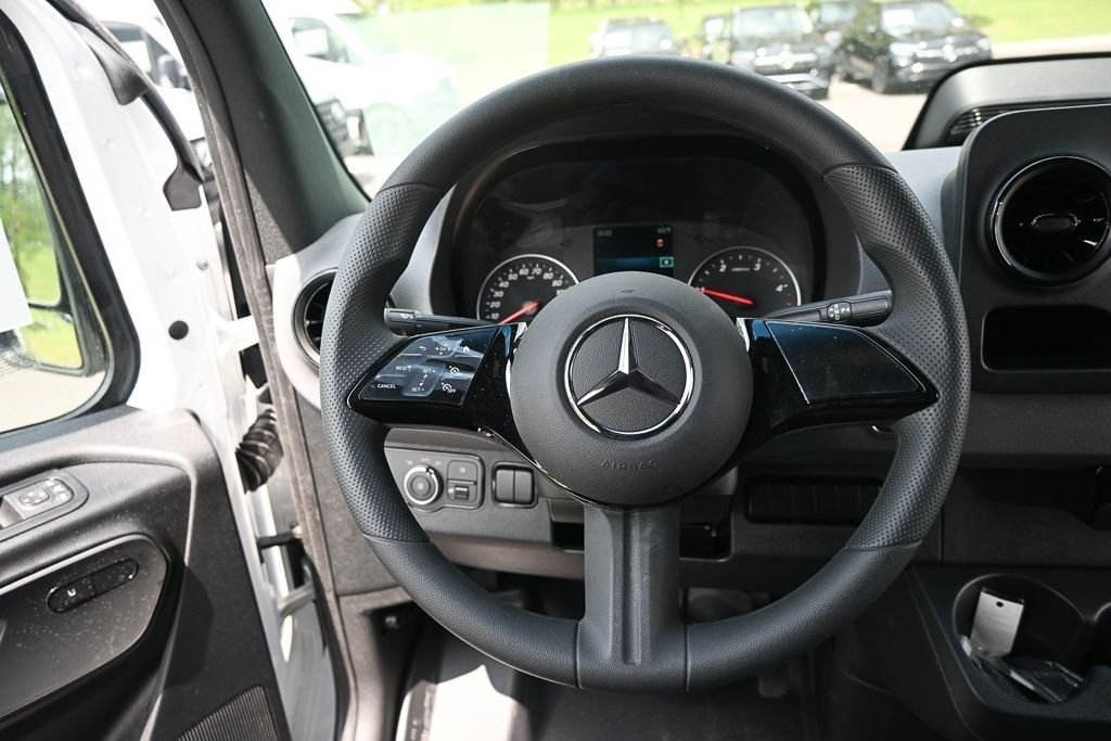 Used 2025 Arctic+White Mercedes-Benz Cargo 144 WB image 2