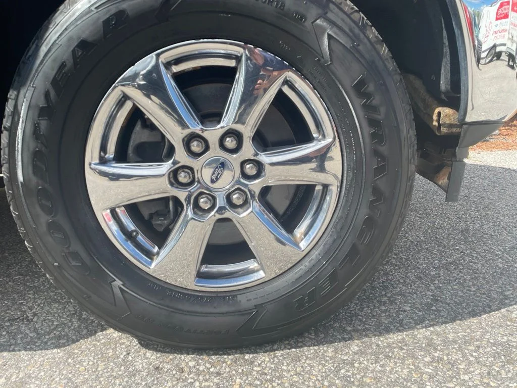 Used 2018 Shadow Black Ford XLT image 5