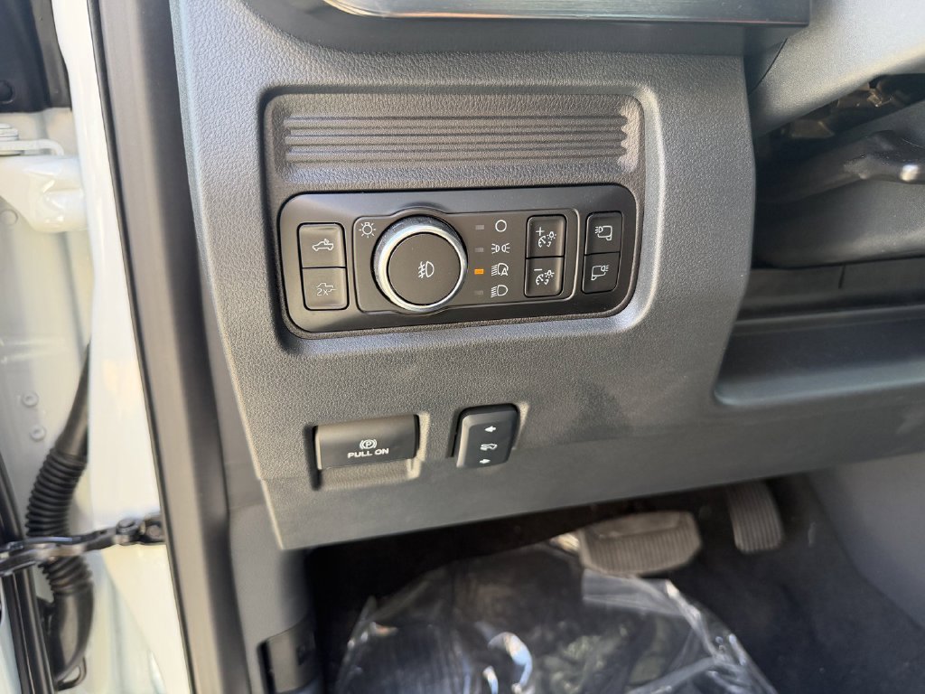 Used 2026 White Metallic Ford Lariat image 29