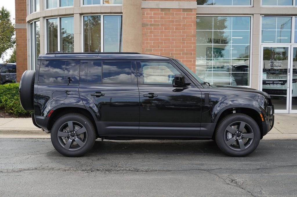 New 2026 Santorini Black Land Rover S image 7