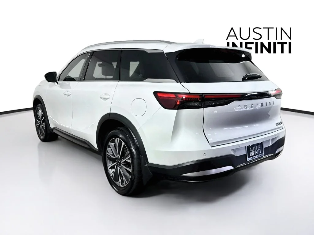 Certified Used 2027 White INFINITI LUXE image 7