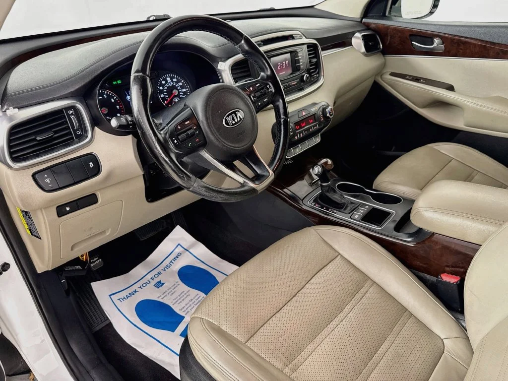 Used 2016 White Kia EX image 9