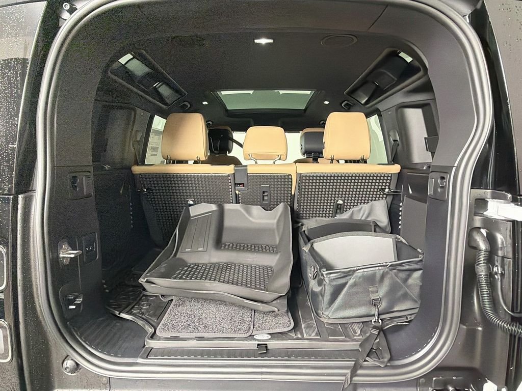 New 2026 Fuji White Land Rover X-Dynamic SE image 28