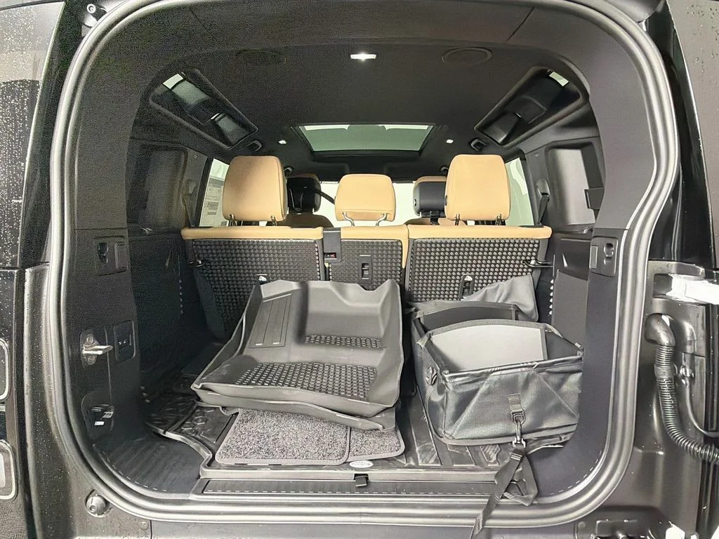 New 2026 Fuji White Land Rover X-Dynamic SE image 28