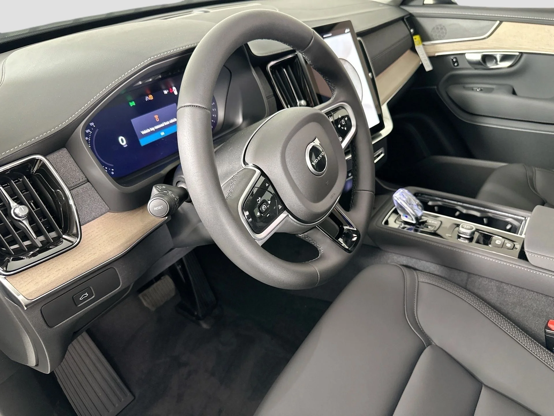 New 2026 Crystal White Volvo Plus image 10