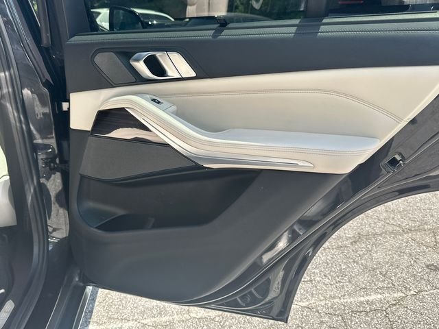 Used 2021 Gray BMW xDrive40i image 16