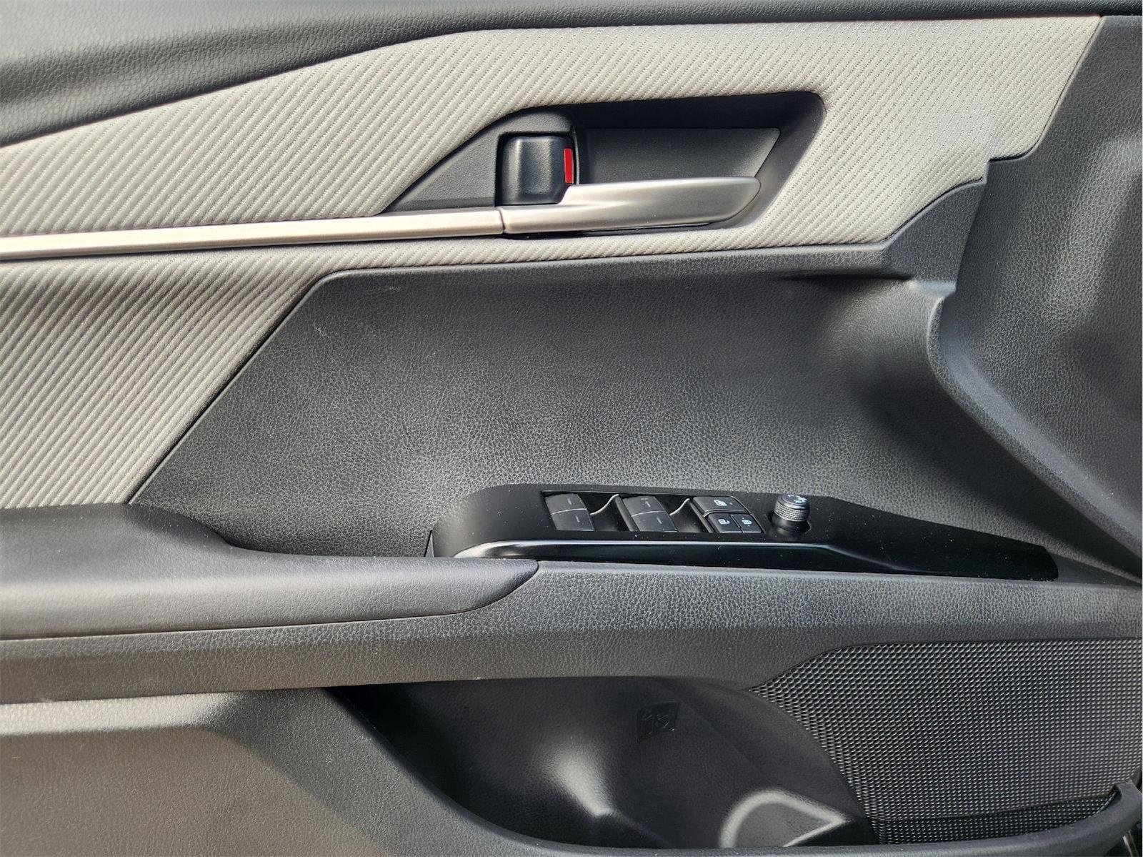 2025 Toyota Camry photo 23 of 33
