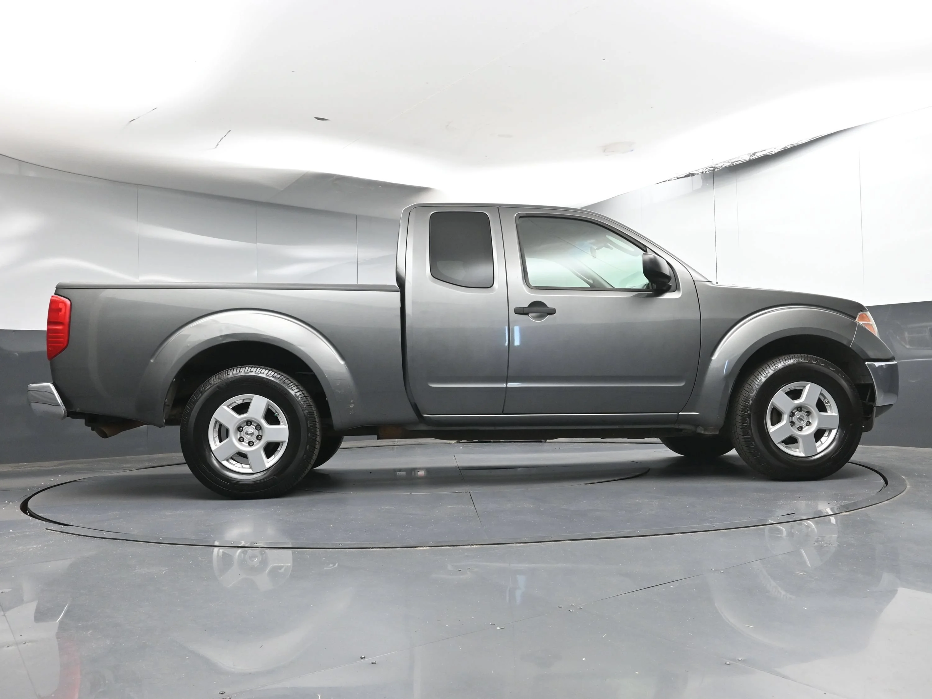 Used 2007 Storm Gray Nissan SE image 18