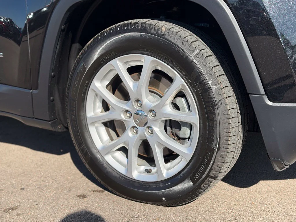 Used 2014 Black Jeep Latitude image 28