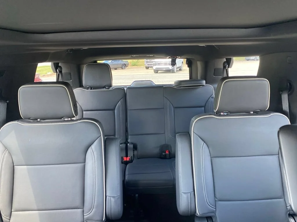 Used 2023 SUMMIT WHITE Chevrolet Premier image 16