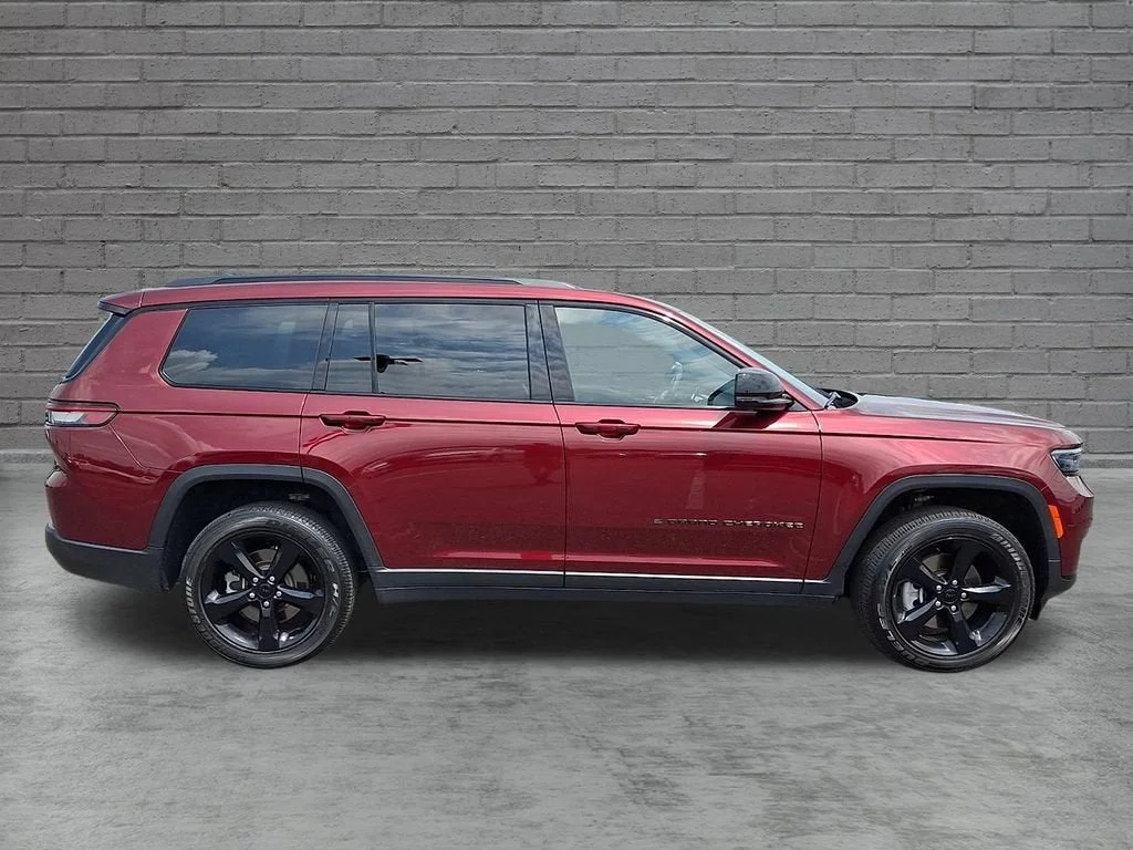 Used 2024 Red Jeep Altitude X 4x4 image 42