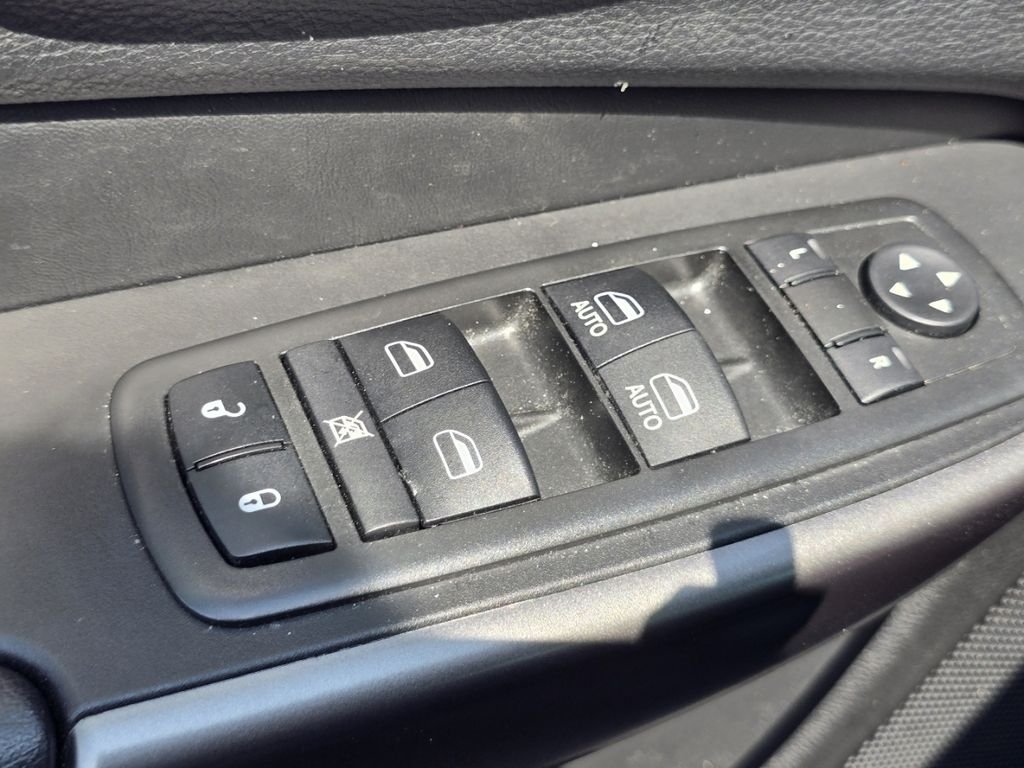 Used 2019 Black Jeep Latitude Plus image 21