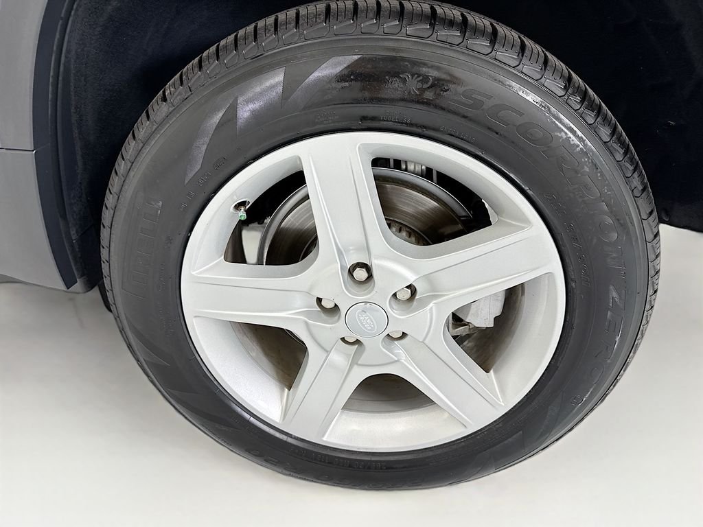 Used 2022 Tasman Blue Metallic Land Rover SE image 30