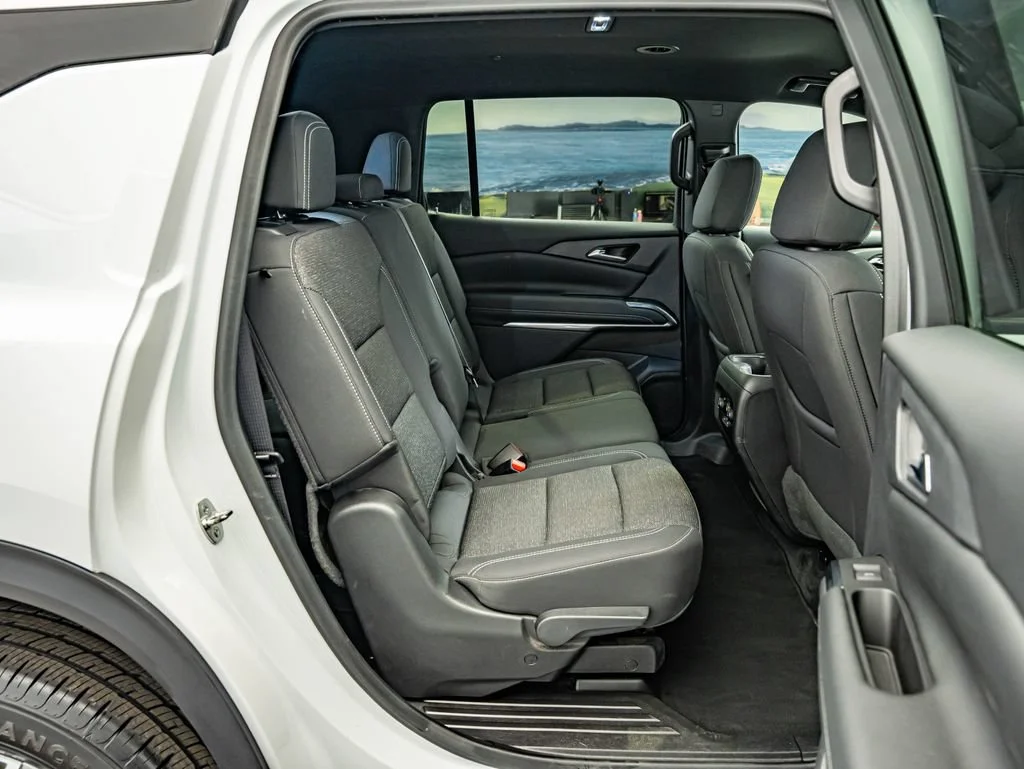 Used 2024 Summit White Chevrolet LS image 34