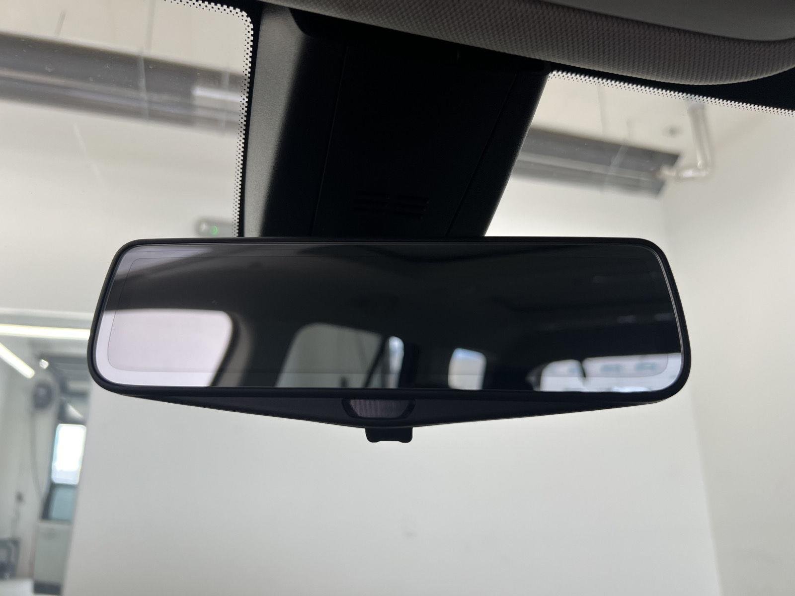 Used 2019 Summit White Chevrolet RS image 21