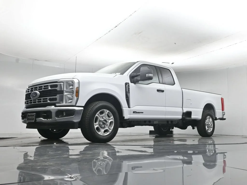 New 2026 Oxford White Ford XLT image 43