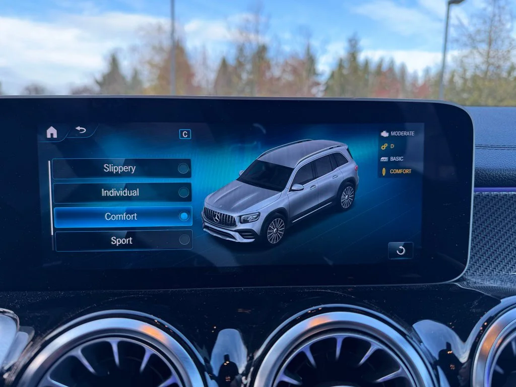Used 2021 Digital White Metallic Mercedes-Benz GLB 35 AMG® image 17