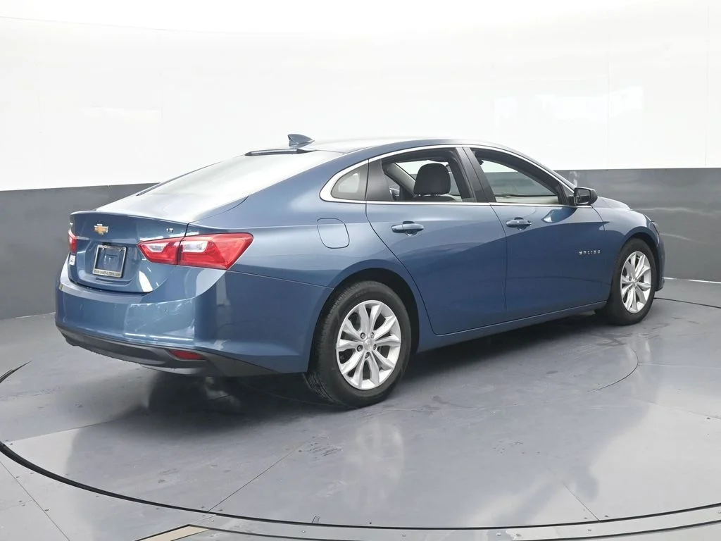 Used 2025 Lakeshore Blue Metallic Chevrolet LT image 5