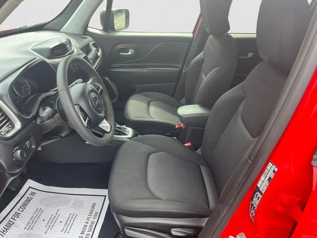 Used 2023 Red Jeep Latitude image 9