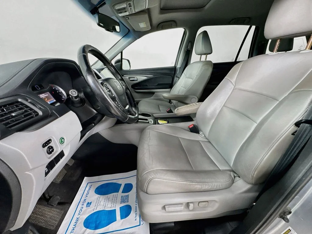 Used 2016 Silver Honda EX-L image 25