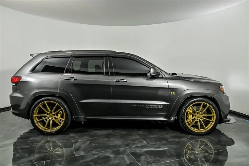 Used 2019  Jeep Trackhawk image 10