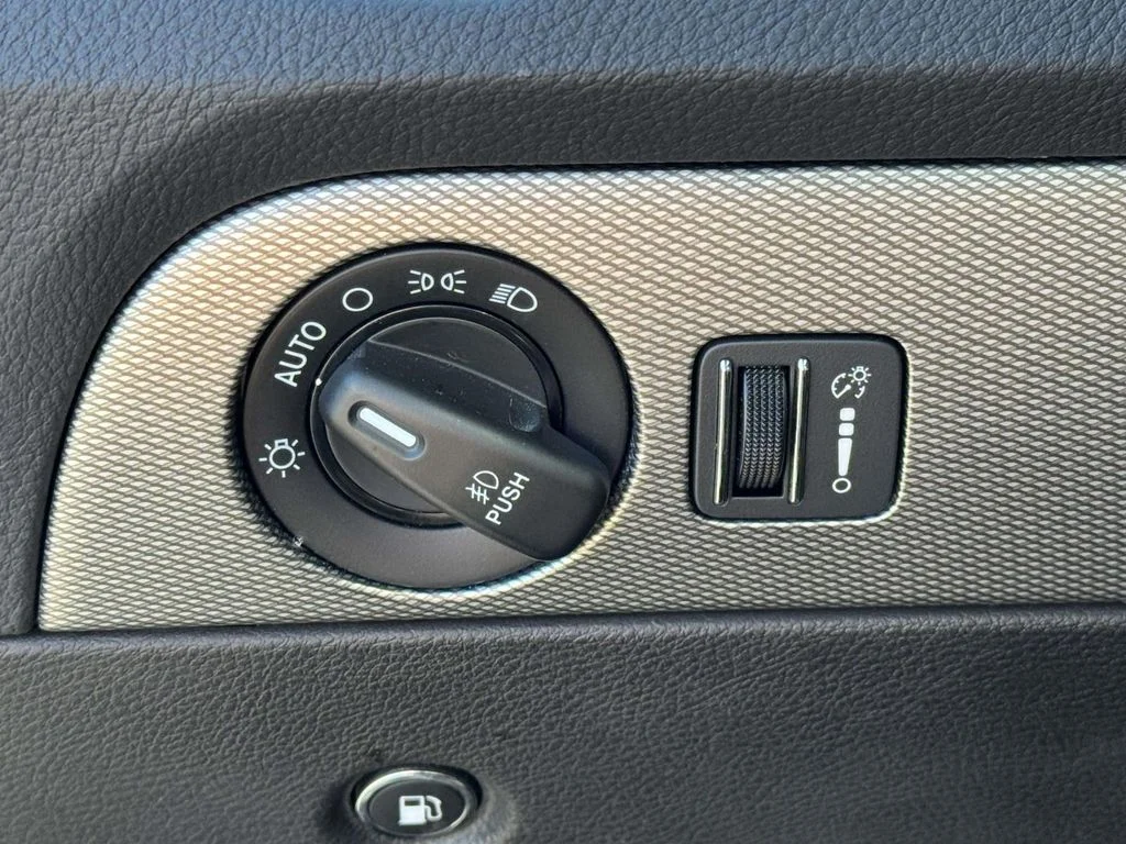 Used 2018 Black Dodge SRT image 27