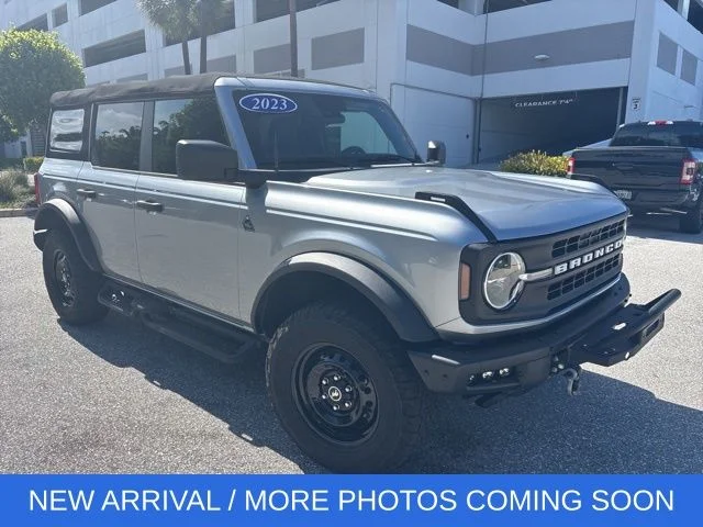 2023 Ford Bronco Black Diamond 4x4's photo