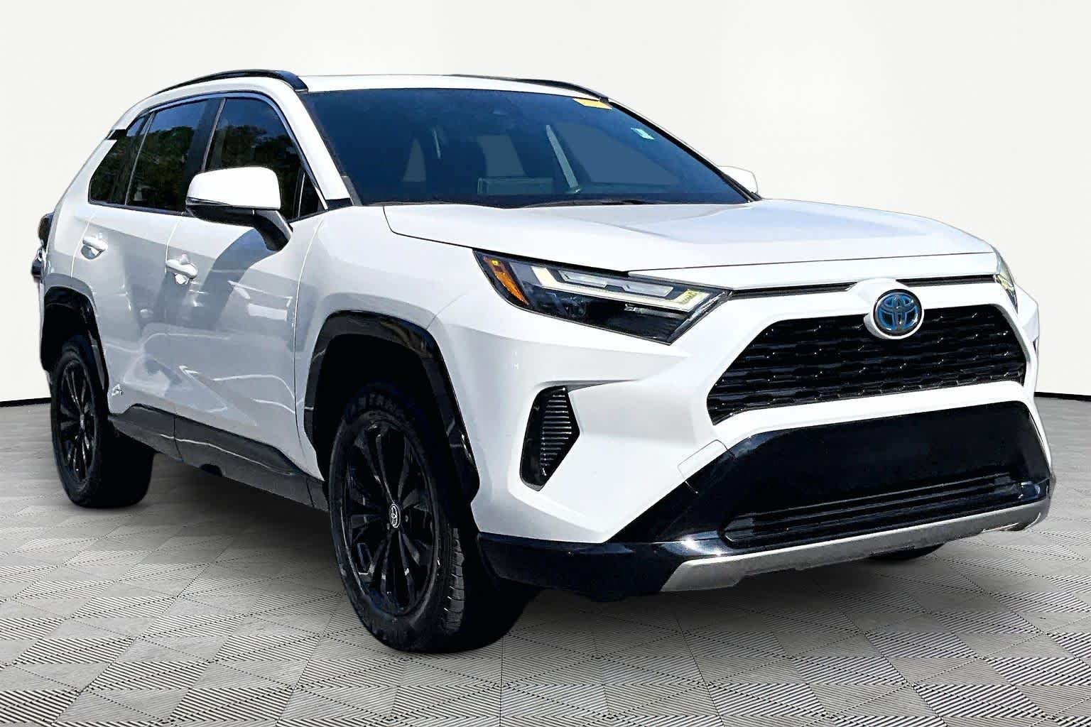 Used 2022 Blizzard Pearl Toyota Hybrid SE image 3