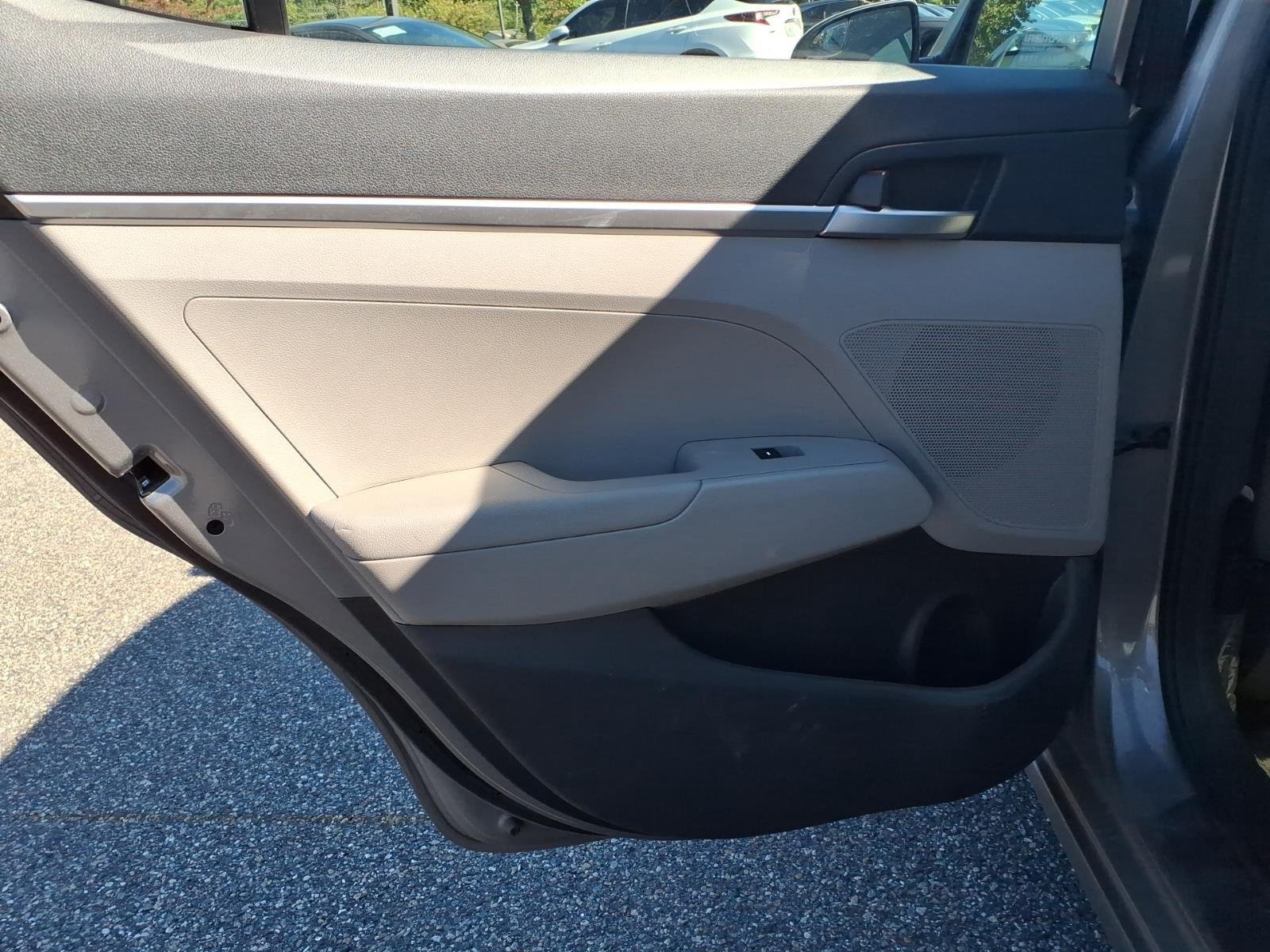 Used 2020 Fluid Metal Hyundai SE image 17