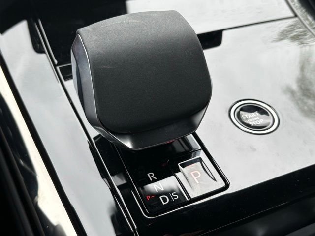 Certified Used 2025 White Land Rover Dynamic SE image 29