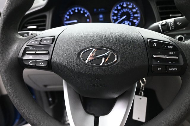 Used 2020 Blue Hyundai SE image 15