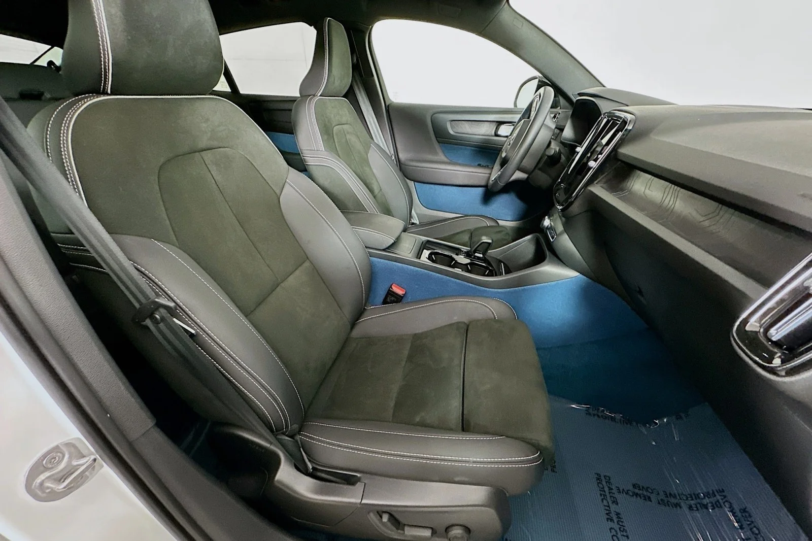Used 2023 Crystal White Metallic Volvo Ultimate image 8