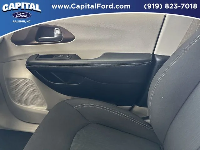 Used 2023 Silver Chrysler LX image 27