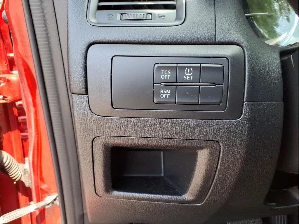 Used 2015 Red Mazda Touring image 17