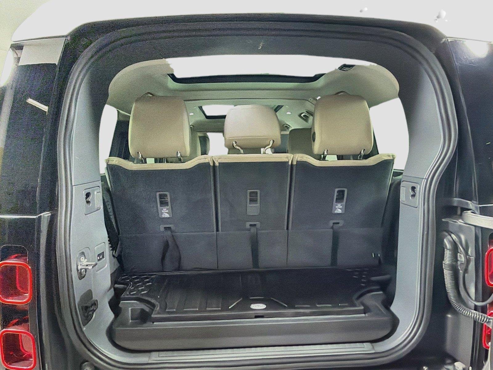 Used 2024 Silicon Silver Land Rover S image 28