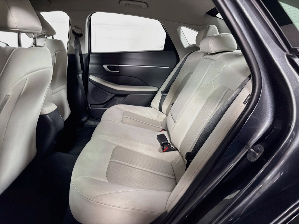 Used 2025 Gray Hyundai SEL image 19