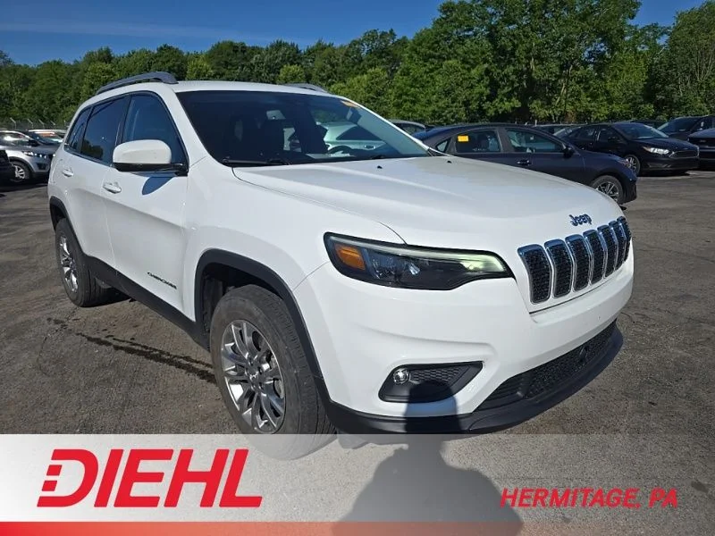 Used 2021 White Jeep Latitude Lux image 1