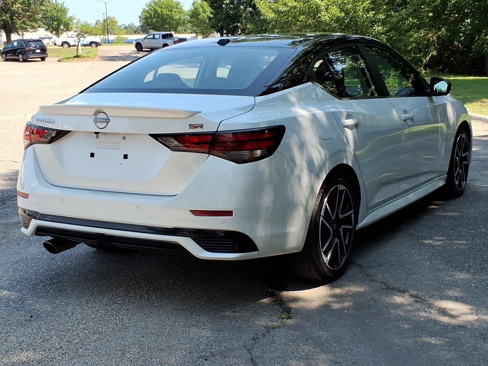 Used 2025 Aspen White Tricoat/Super Black Nissan SR image 11