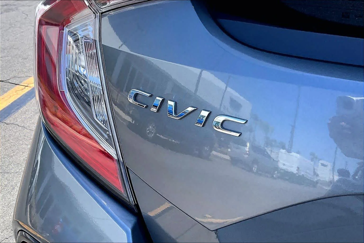Used 2017 Polished Metal Metallic Honda EX image 30