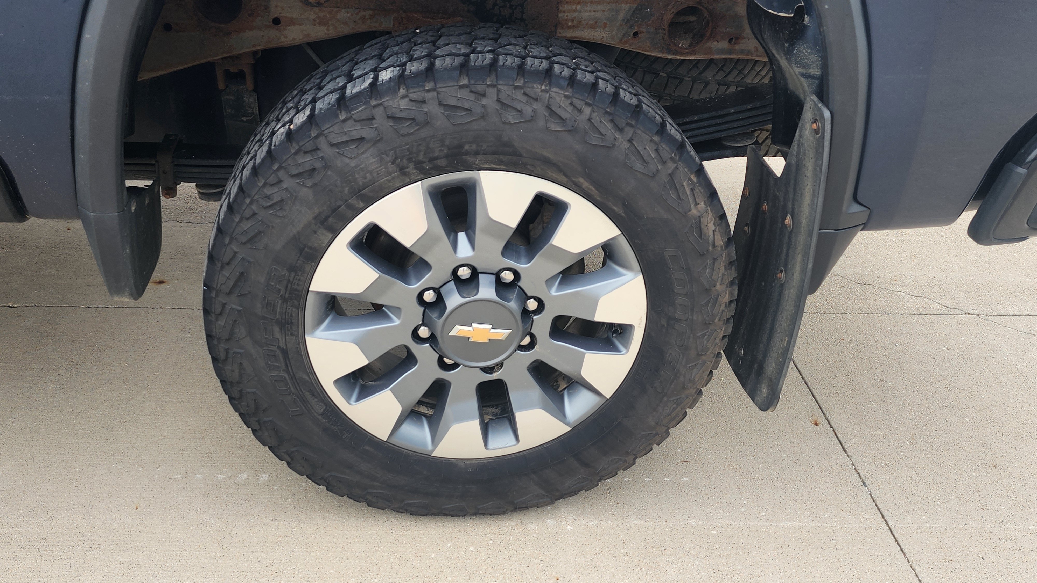 Used 2022 Northsky Blue Metallic Chevrolet Custom image 9