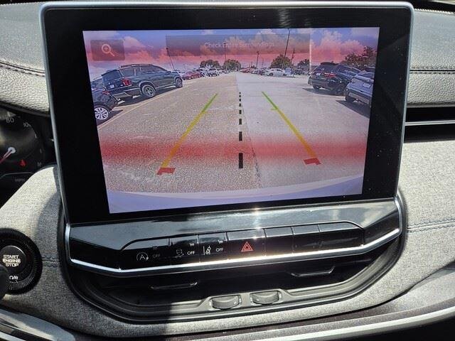 Used 2022 Bright White Clearcoat Jeep Latitude image 15