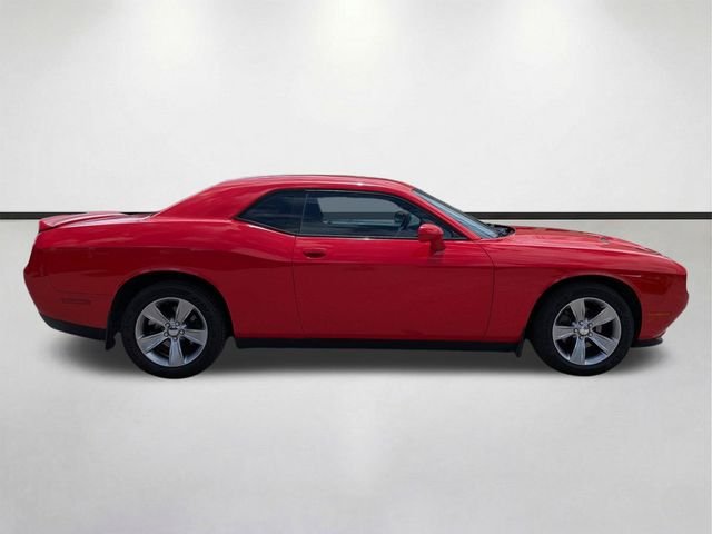Used 2019 Red Dodge SXT image 3