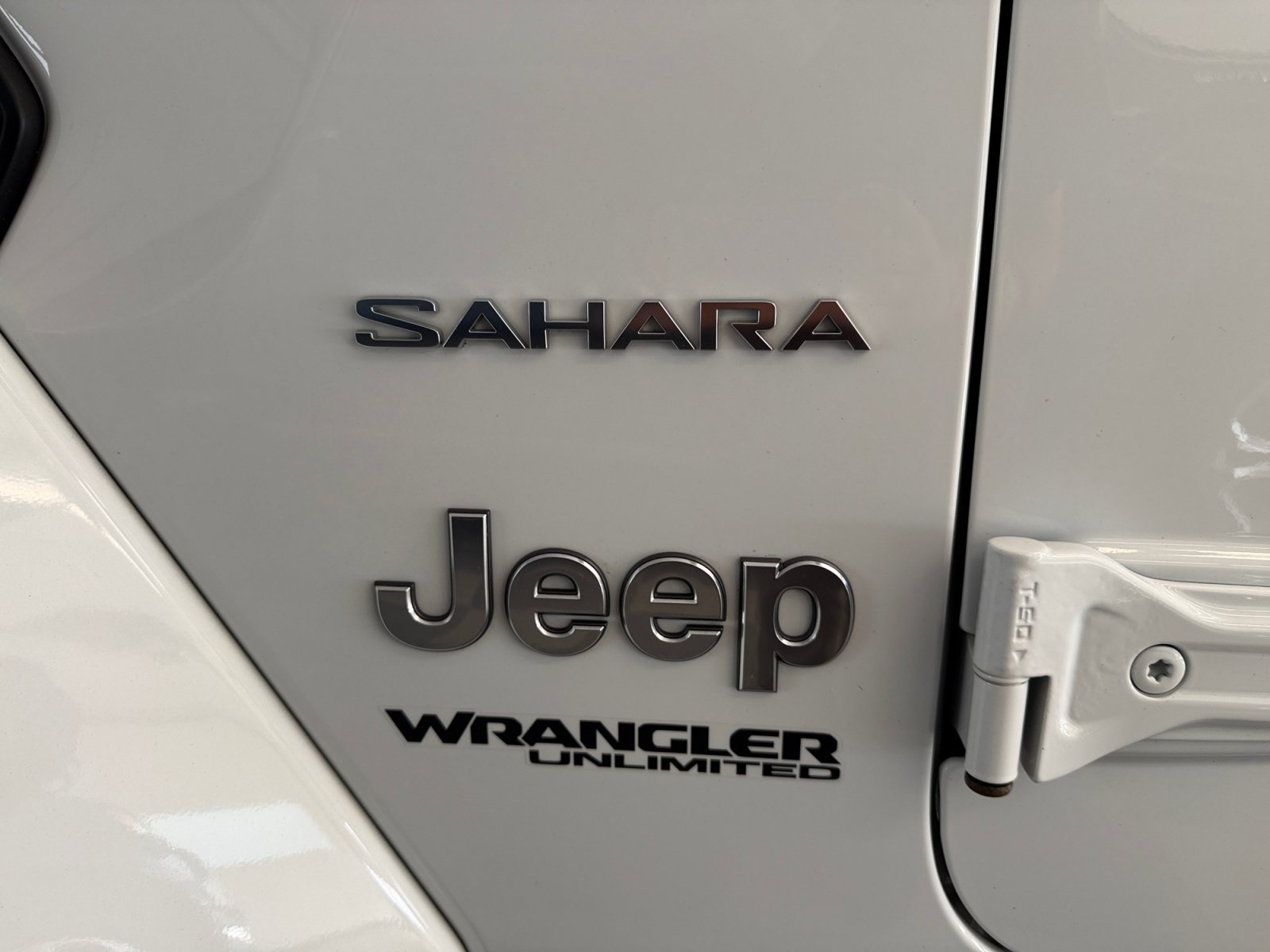 Used 2021 Bright White Clearcoat Jeep Unlimited Sahara image 41