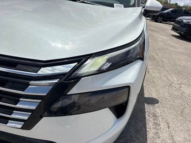 Used 2025 White Nissan SV image 9