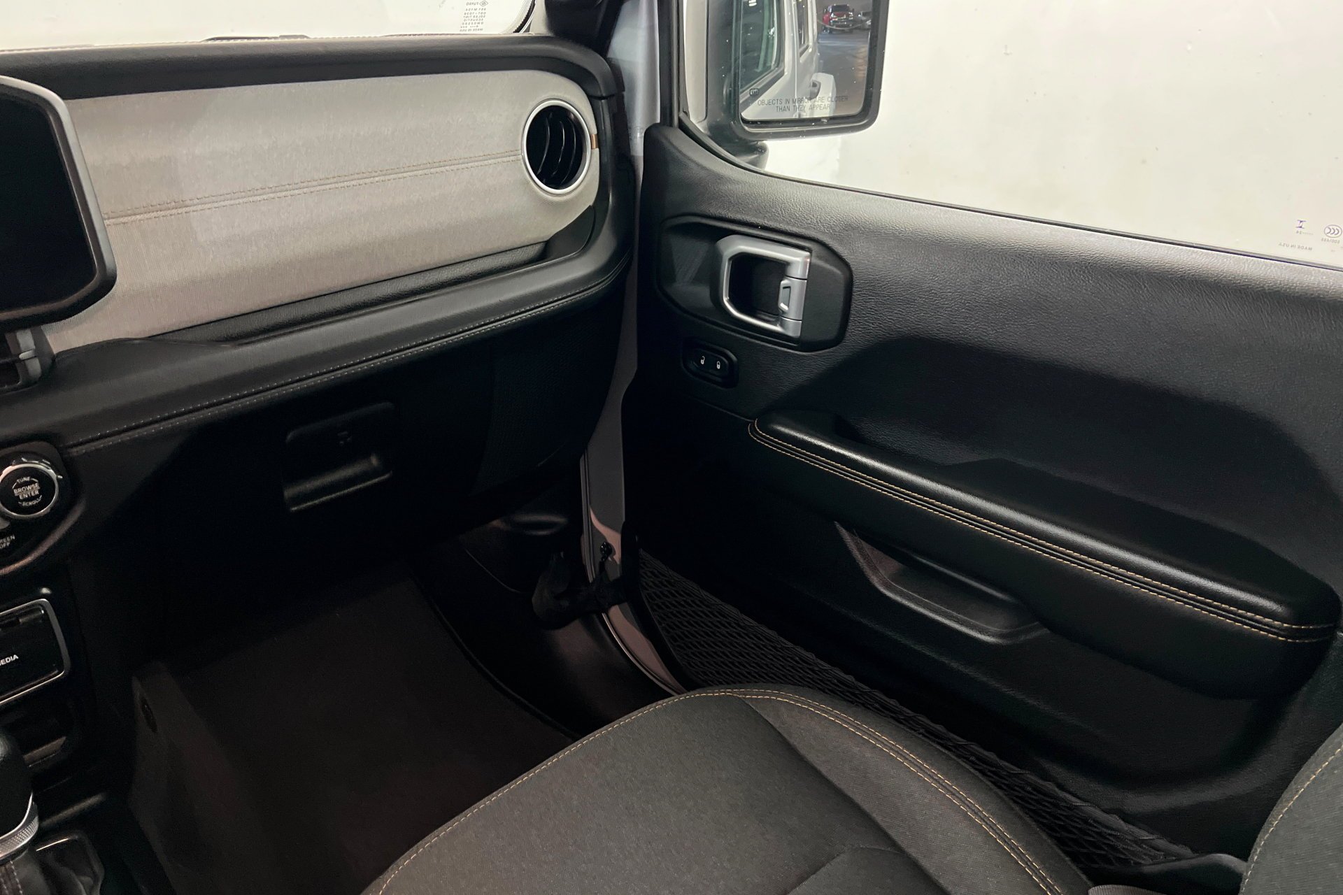 Used 2024 Silver Zynith Clearcoat Jeep Sahara image 11
