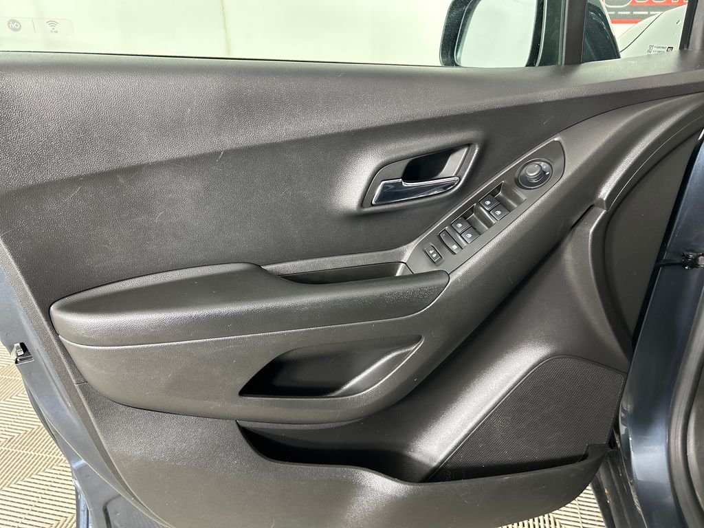 Used 2022 Gray Chevrolet LT image 11