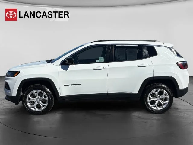 Used 2024 Bright White Clearcoat Jeep Latitude image 4
