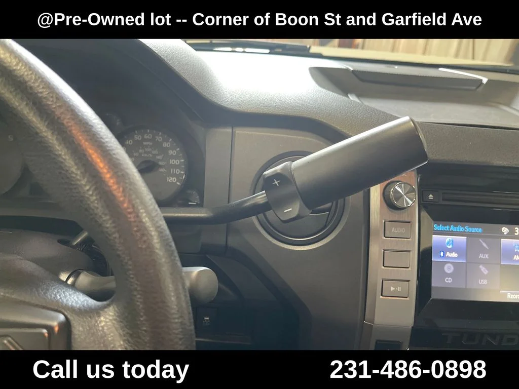 Used 2015 White Toyota SR image 22