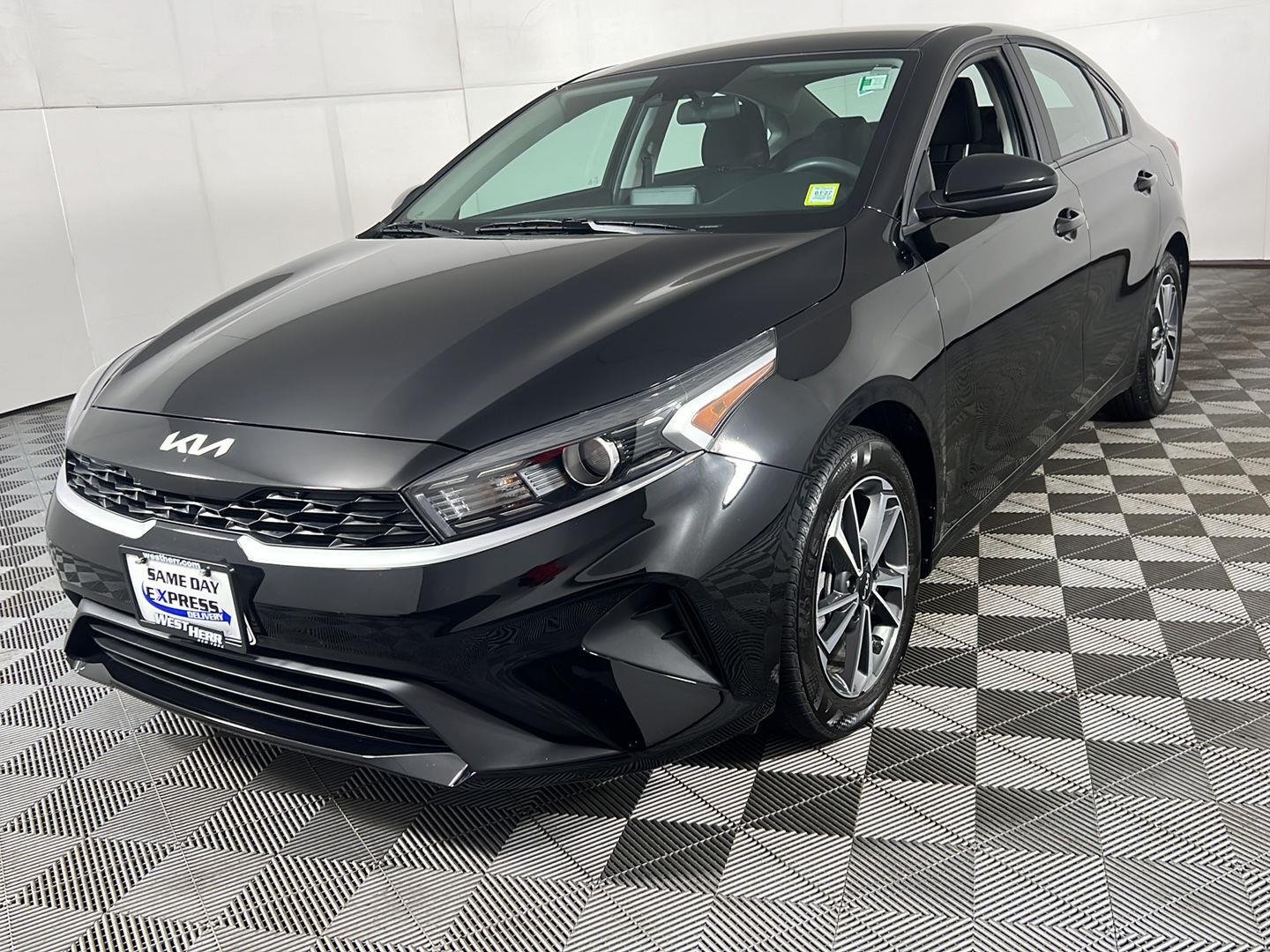 Used 2023 Aurora Black Pearl Kia LXS image 41