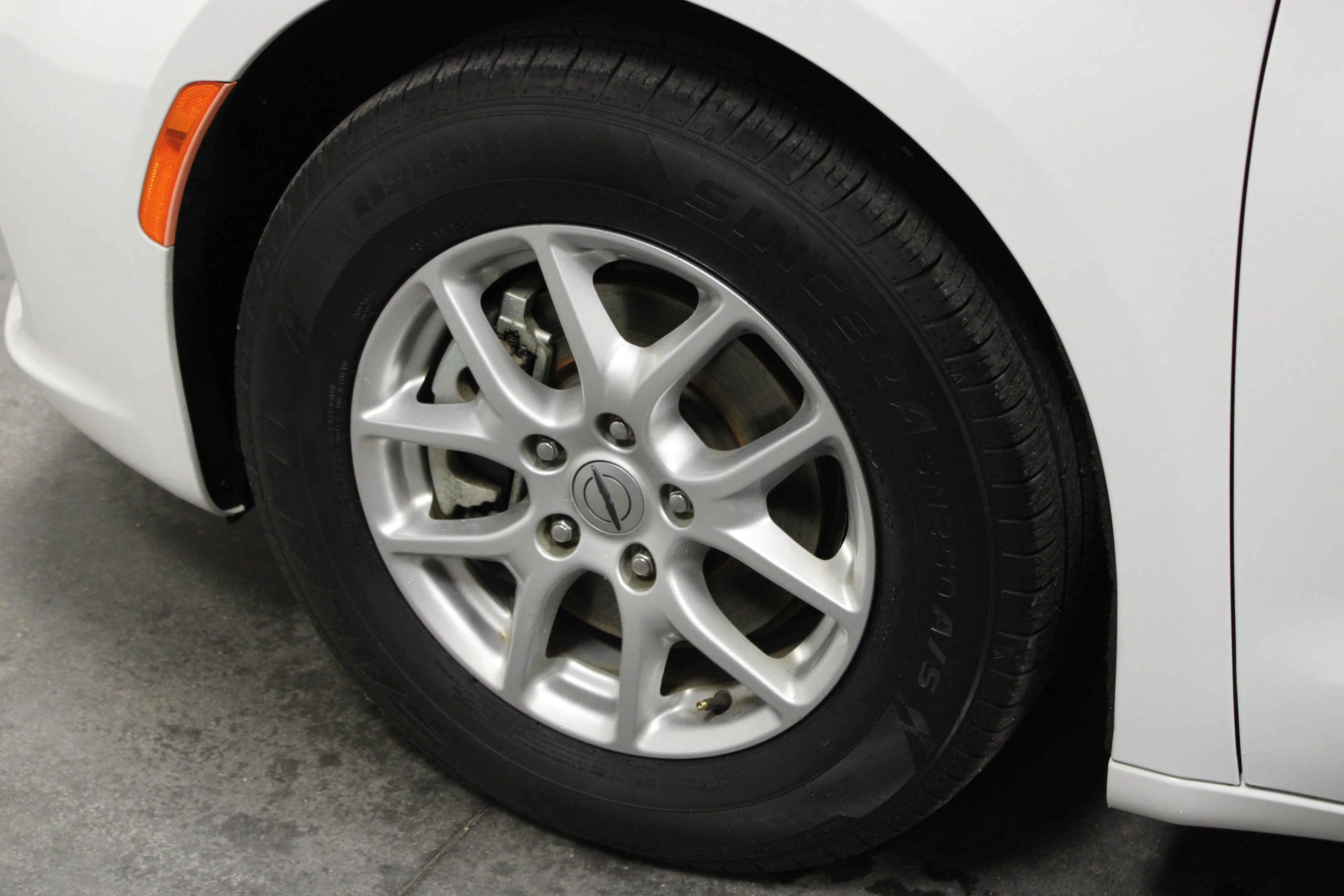 Used 2022 Bright White Clearcoat Chrysler Touring L image 10
